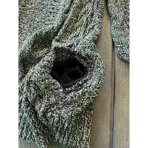 LL Bean Chunky Cable Knit Sweater Sz Small Petite Black White *FLAW* - Picture 3 of 11